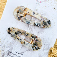 Load image into Gallery viewer, Beautiful Handmade Resin Sea Shell Clips