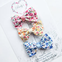 Load image into Gallery viewer, Gorgeous Ditsy Floral Mini Bow Set