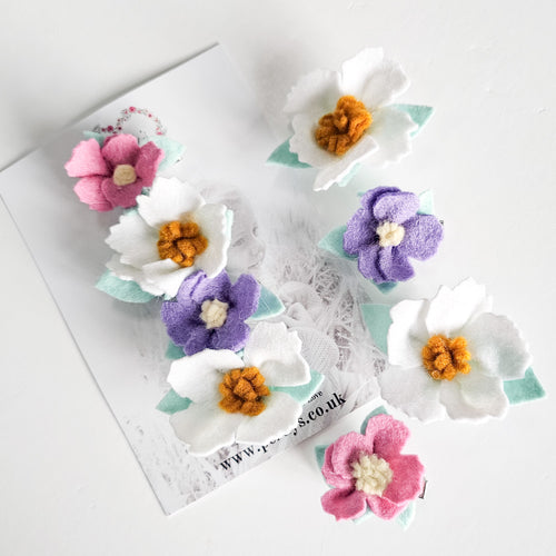 Beautiful felt flower clip set