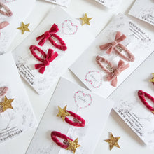 Load image into Gallery viewer, Velvet star snap clips