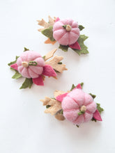 Load image into Gallery viewer, Handmade Felt Pumpkin Clip