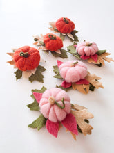 Load image into Gallery viewer, Handmade Felt Pumpkin Clip