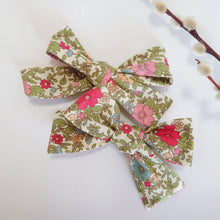 Load image into Gallery viewer, Autumn Floral Bow