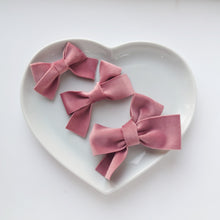 Load image into Gallery viewer, Beautiful Vintage Velvet Bows (available in a range of colours)