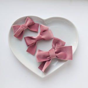 Beautiful Vintage Velvet Bows (available in a range of colours)
